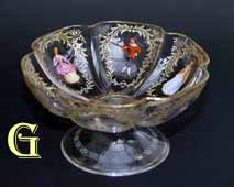 CLEAR GLASS BOWL WITH FIGURES IN PERIOD COSTUME